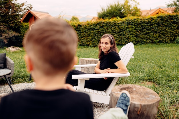 Co pod huśtawkę ogrodową sprawdzi się najlepiej?