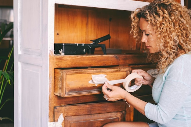 Jak odrestaurować starą komodę i nadać jej nowe życie?