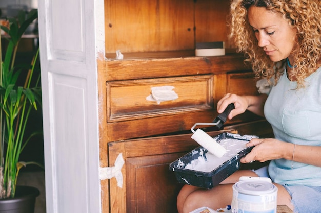 Jak pomalować szafkę, aby zyskała nowy charakter?