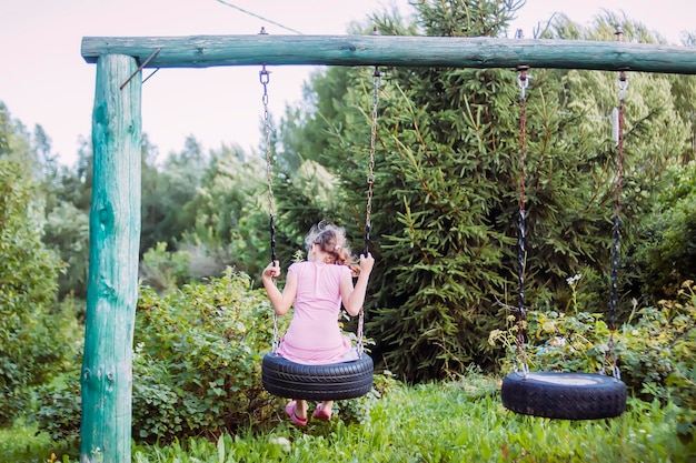 Jak zrobić stelaż pod huśtawki w ogrodzie?