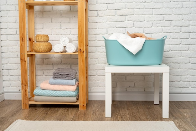 Jaka komoda pod przewijak sprawdzi się w niewielkim pokoju dziecięcym?