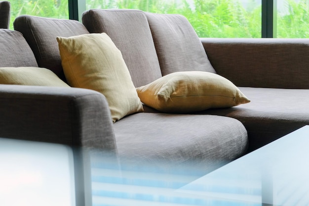 Kanapa jakie obicie sprawdzi się w salonie?