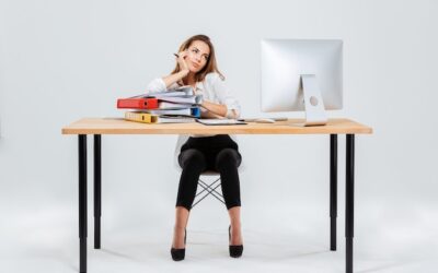Biurko stojące czy warto zdecydować się na taką zmianę?