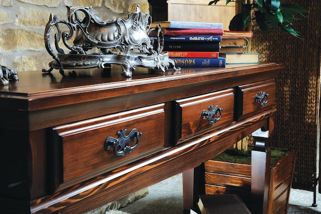 Jak odnowić komodę PRL i przywrócić jej dawny blask?