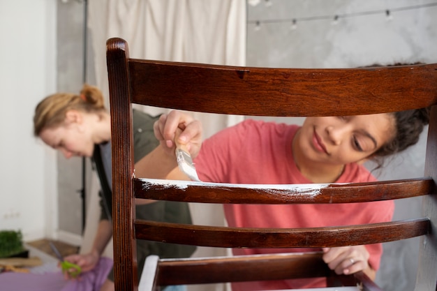 Jak pomalować meble z palet żeby prezentowały się efektownie?