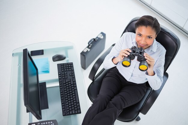 Jak wybrać fotel ergonomiczny, by zadbać o zdrowie pleców?