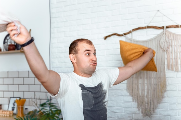 Jak zawiesić zagłówek w sypialni bez wiercenia?