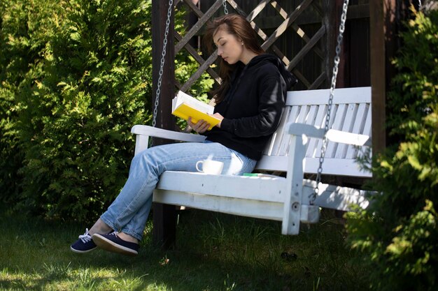 Jak zrobić siedzisko na balkon i stworzyć przytulny kącik?