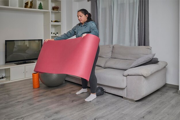 Jaka narzuta na narożnik będzie pasować do nowoczesnego salonu?