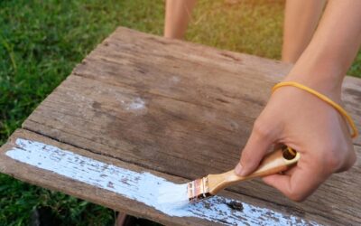 Czym pomalować ławkę z palet, by służyła przez lata?