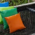 Jaka tkanina na poduszki ogrodowe sprawdzi się najlepiej?