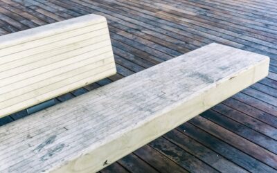 Jakie deski na ławkę sprawdzą się w ogrodzie?