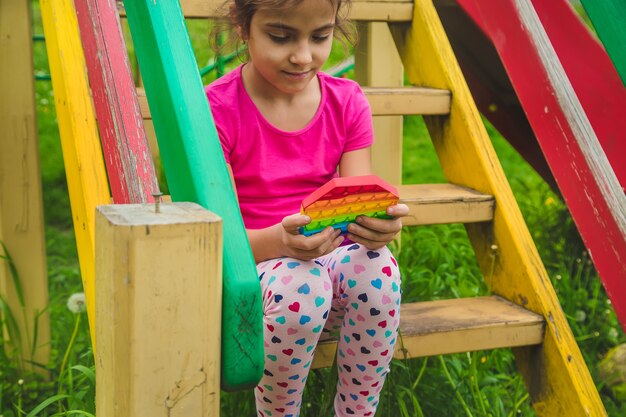 Na jaki kolor pomalować huśtawkę w ogrodzie?