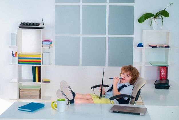 Jak dobrać krzesło do biurka dla dziecka, aby zapewnić wygodę podczas nauki?