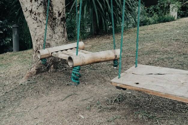 Jak zamontować huśtawkę w ziemi bezpiecznie i solidnie?