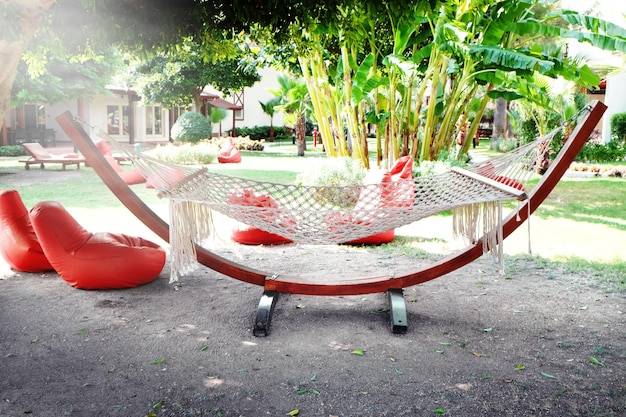 Jak złożyć huśtawkę ogrodową bez stresu?