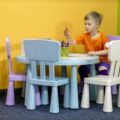 Jakie krzesło do biurka dla pierwszoklasisty będzie odpowiednie?