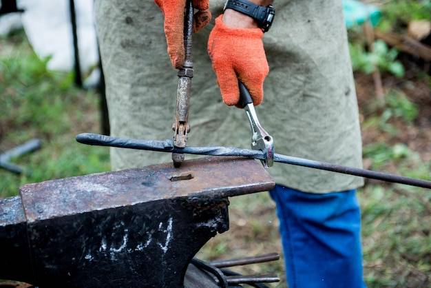 Jakie śruby do skręcenia huśtawki wybrać?