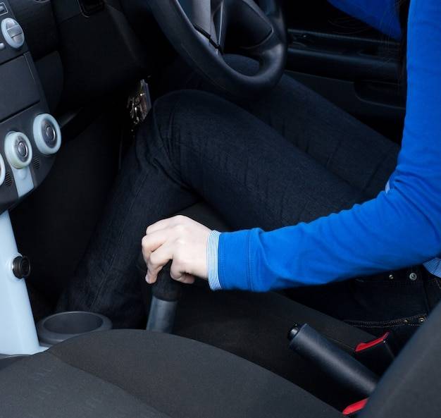 Jak dobrze ustawić fotel kierowcy dla wygody i bezpieczeństwa?