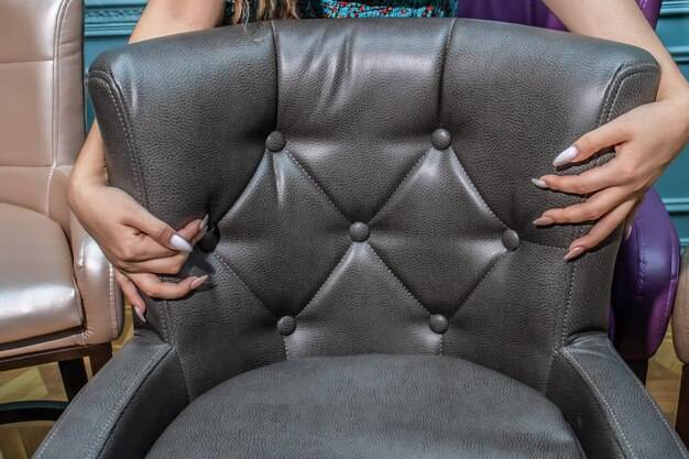 Jak odnowić fotel tapicerowany w domowych warunkach?