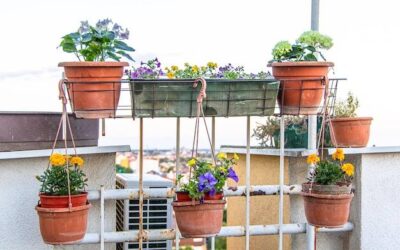 Jak urządzić malutki balkon w bloku, by stał się przytulnym miejscem?