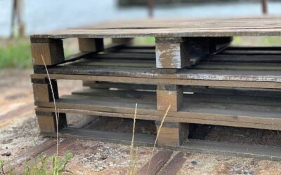 Jak zrobić ławkę z palet na balkon samodzielnie?