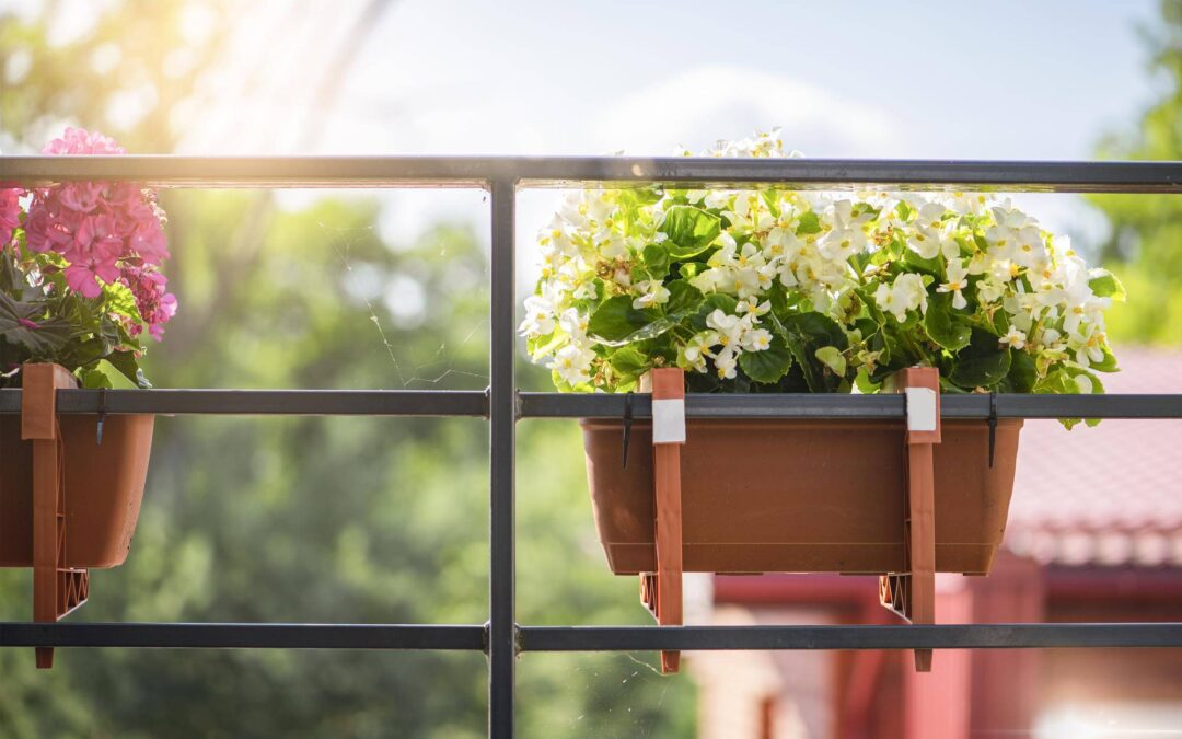 Jak urządzić długi balkon żeby był przytulny?