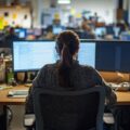 Jakie krzesło dla programisty sprawdzi się podczas wielogodzinnej pracy?