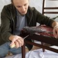 Jak zmienić tapicerkę krzesła w domowych warunkach?