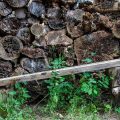 Jak zrobić ławkę ogrodową z bali i cieszyć się naturalnym wnętrzem